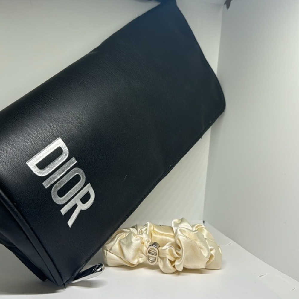 Dior Beauty Patent Cosmetics clutch Christian Dior small pocket inside zipper.